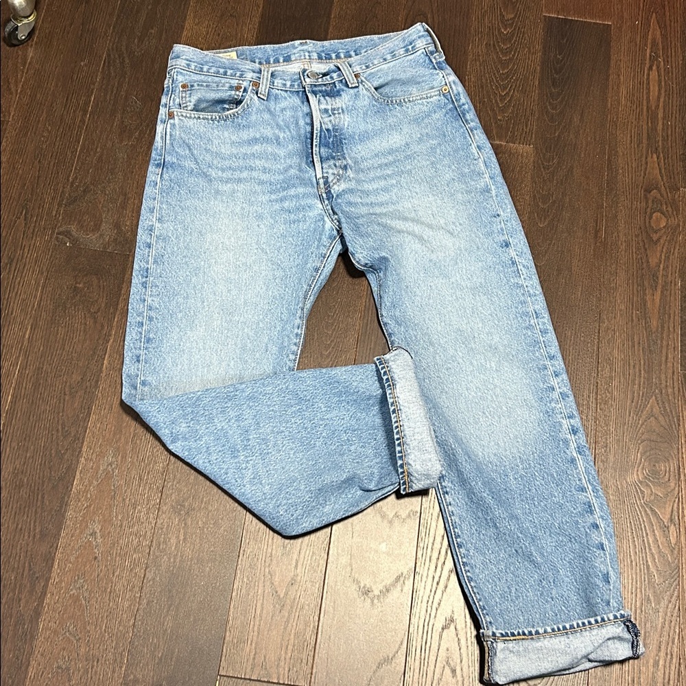 Levi’s 501 Men’s Medium Wash Cotton Classic Straight Leg Jeans Size 32